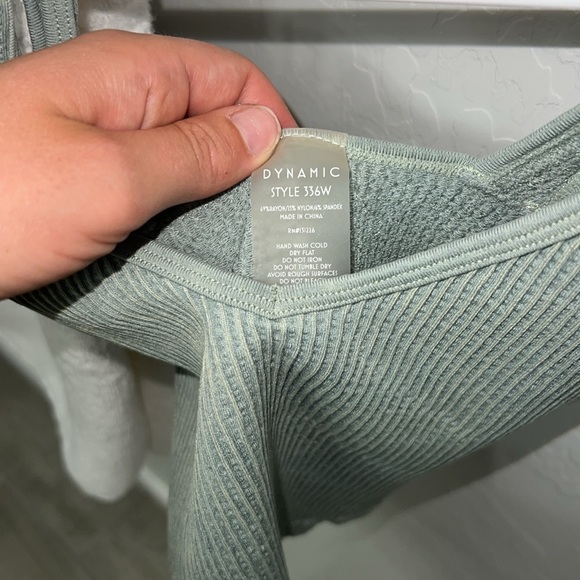 Seamless green cropped tank top size small - Picture 2 of 3